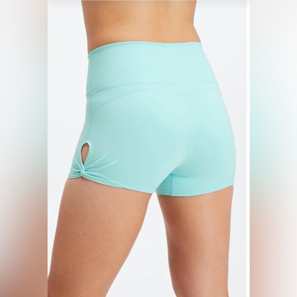 New! FABLETICS Twist Shorts - Picture 3 of 9